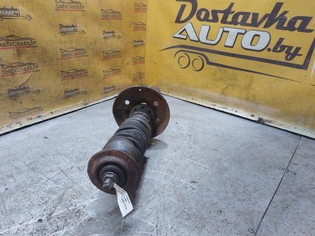 Амортизатор передний правый YIWH9T Volkswagen Golf купить