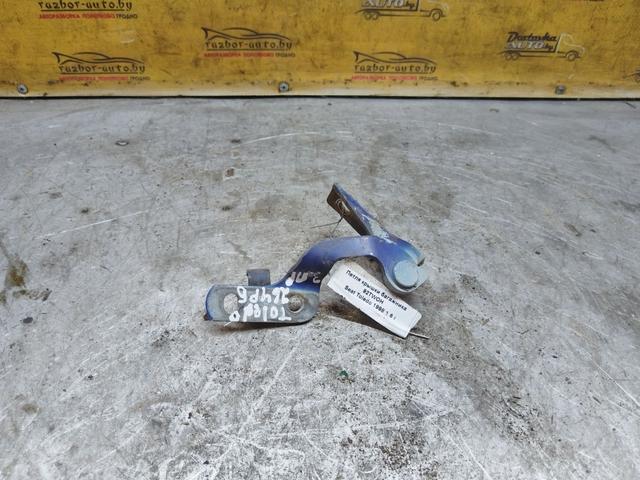 Петля крышки багажника 92TWOH Seat Toledo купить в магазине запчастей бу