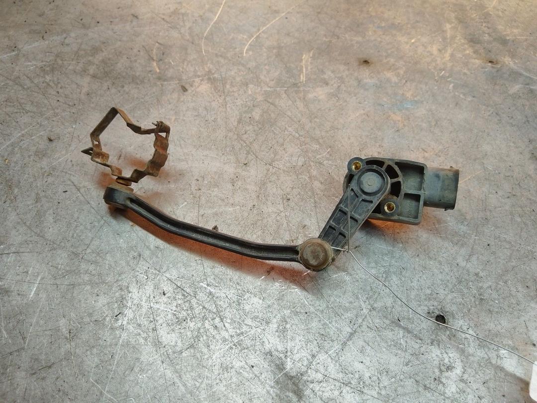 Датчик положения кузова 7D9O89 Audi A4 - Фото 1