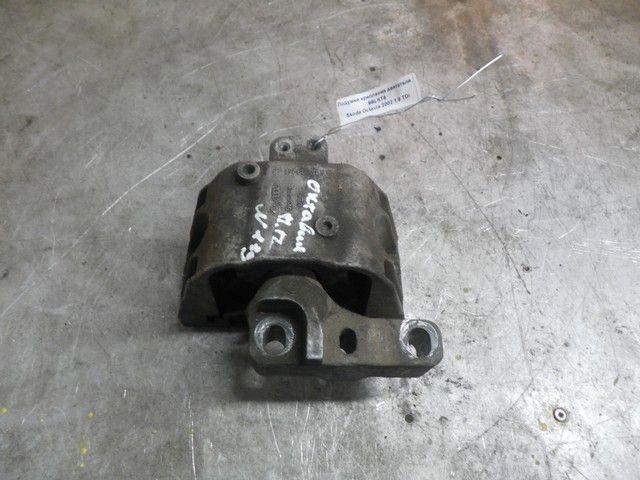 Подушка крепления двигателя 9BLKT6 Skoda Octavia