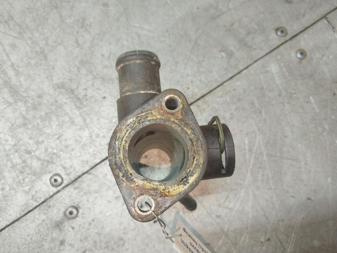 Фланец (тройник) системы охлаждения 3IKYR3 Volkswagen Sharan купить в магазине запчастей бу