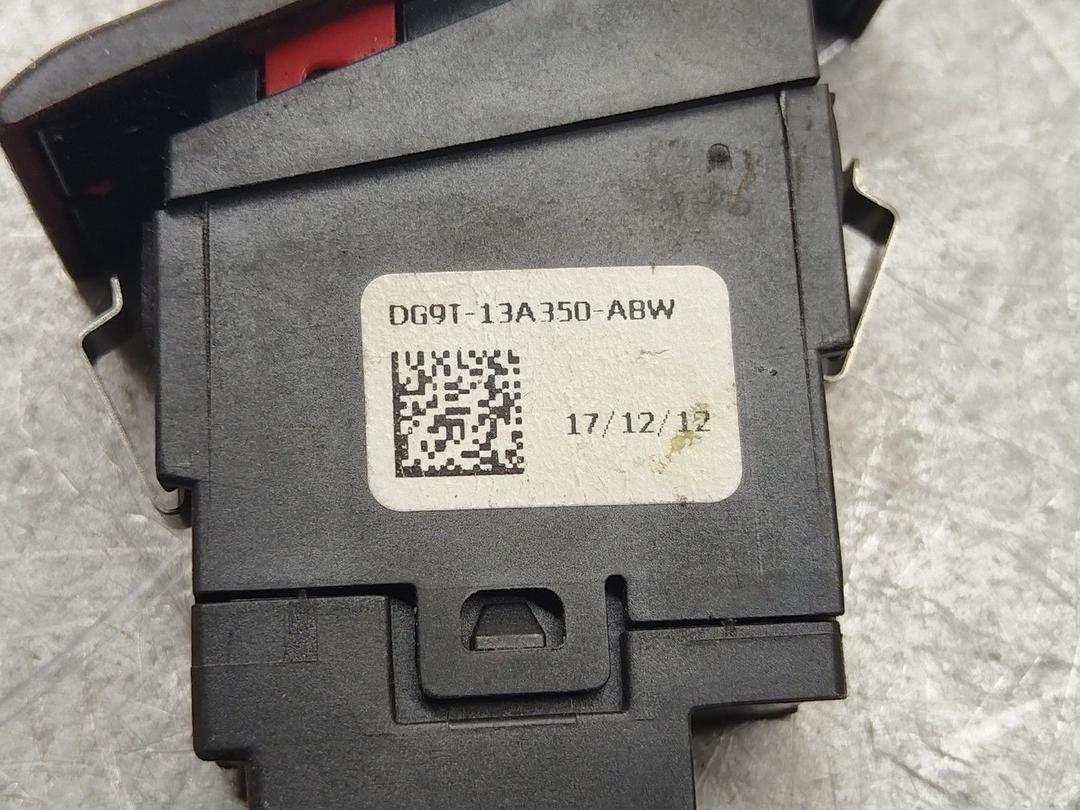 Кнопка аварийной сигнализации Q82E1U Ford Fusion купить в магазине запчастей бу