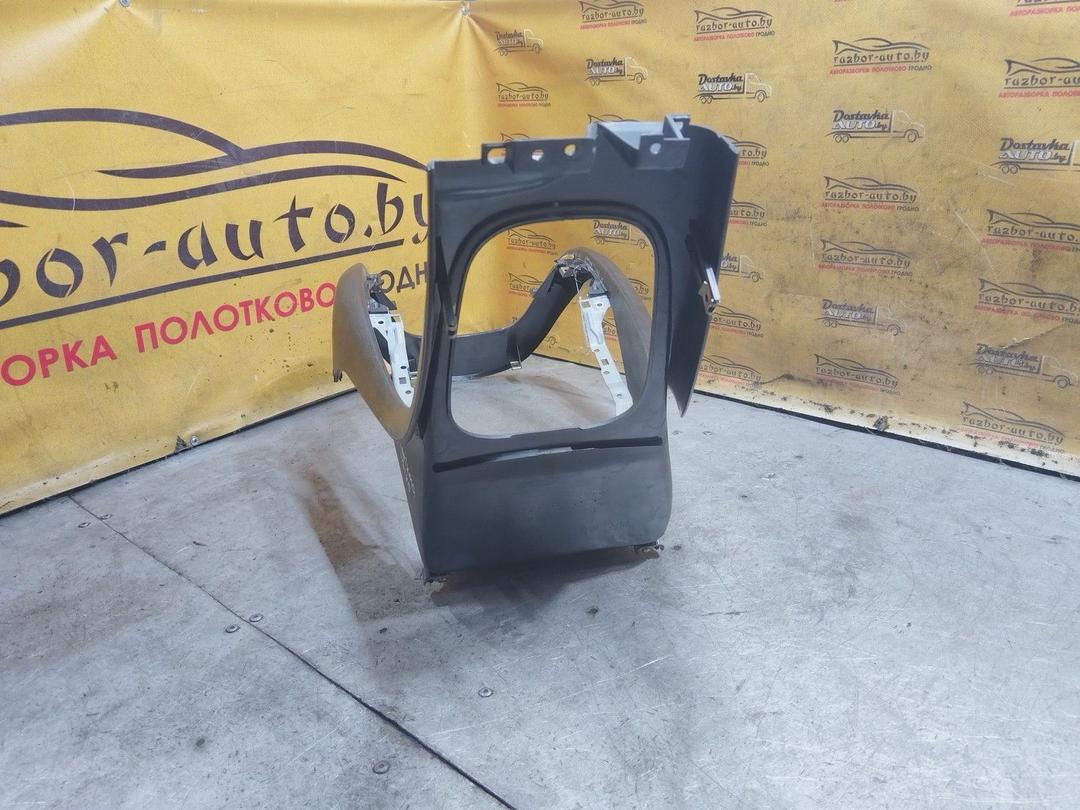 Консоль салона (кулисная часть) I79UO5 Mitsubishi Carisma купить с доставкой