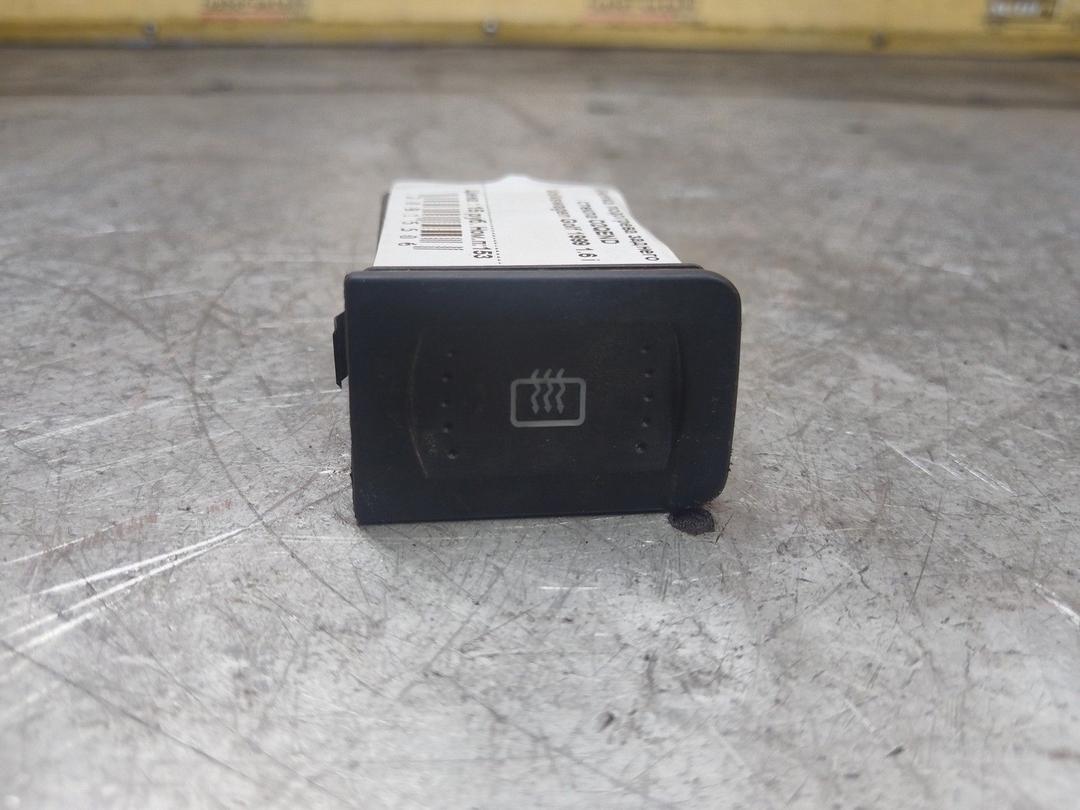 Кнопка подогрева заднего стекла O2QEND Volkswagen Golf