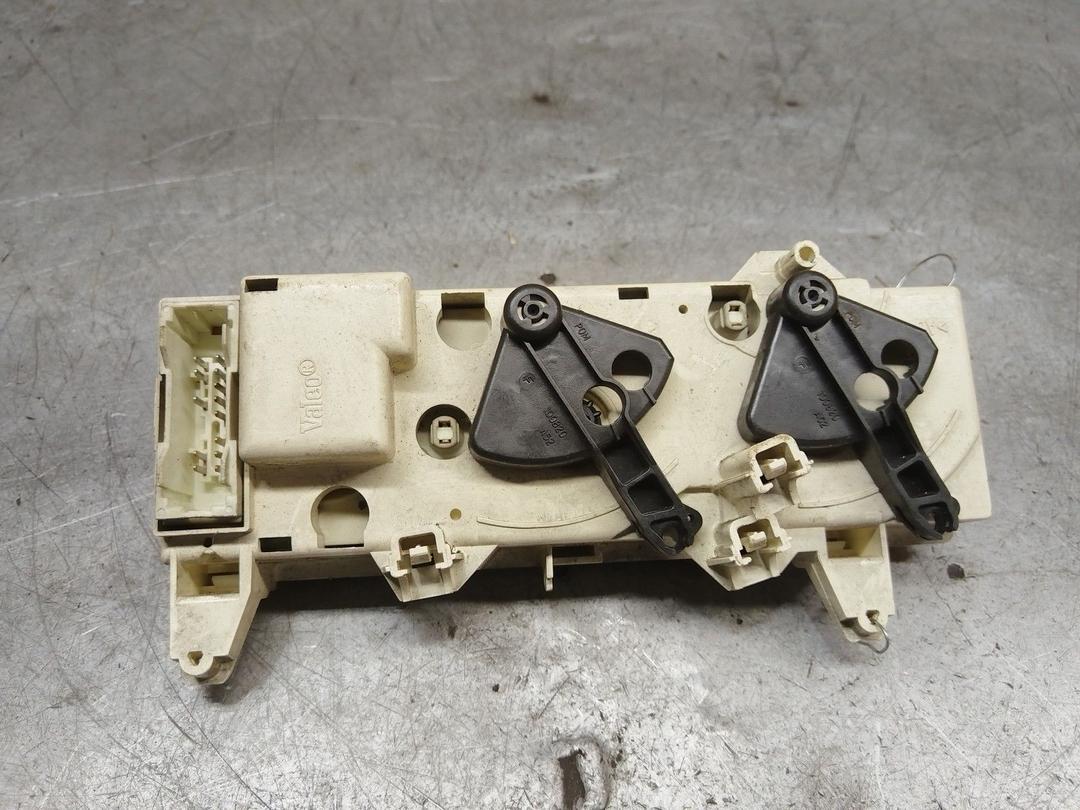 Блок управления печки/климат-контроля IJ0NS2 Renault Scenic купить