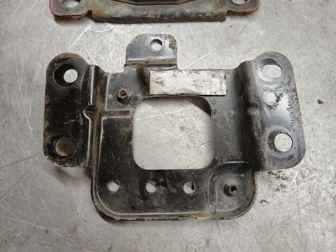 Подушка крепления КПП JQ4XW3 Ford Fusion купить