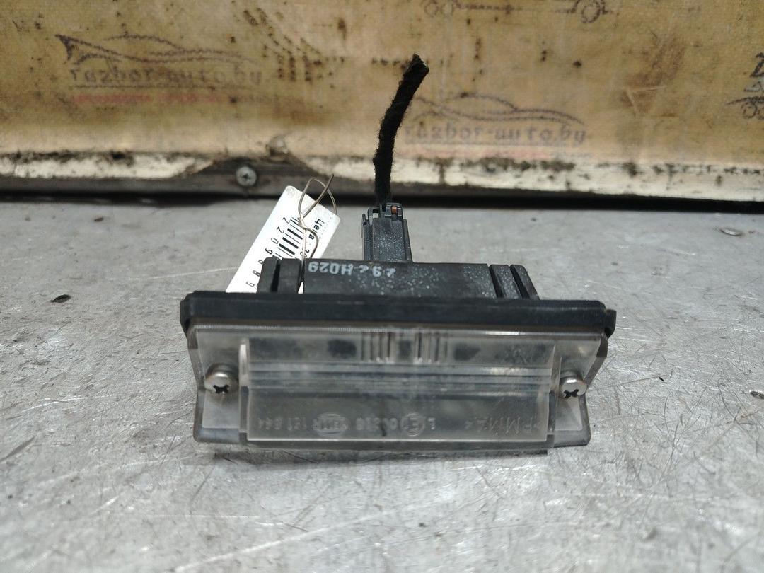 Подсветка номера 3II2RR Mitsubishi Carisma - Фото 1