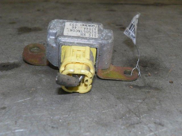Датчик удара PZM3F6 Mazda 323F - Фото 4
