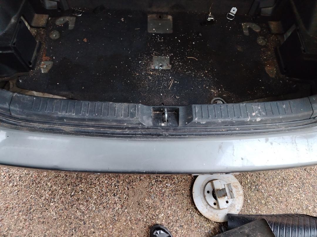 Накладка замка багажника 7Z1C69 Toyota Corolla Verso - Фото 1