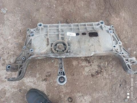 Балка подвески передняя (подрамник) 8U4ILH Volkswagen Passat