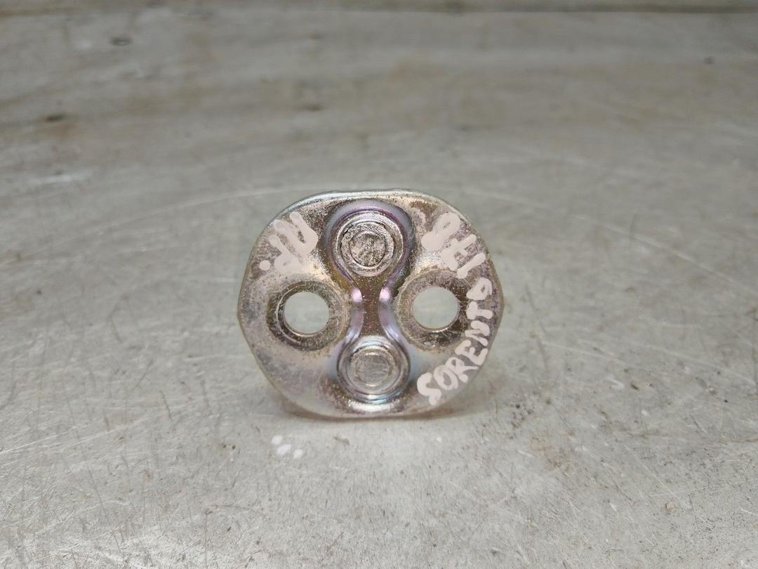 Ответная часть (скоба) замка двери KW2IOZ Kia Sorento - Фото 2