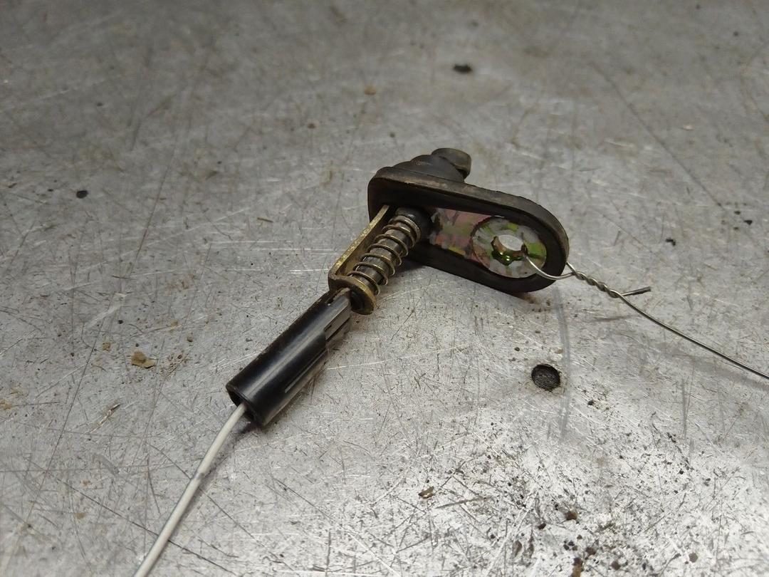 Выключатель концевой (концевик) 8DBHDI Mazda Premacy купить