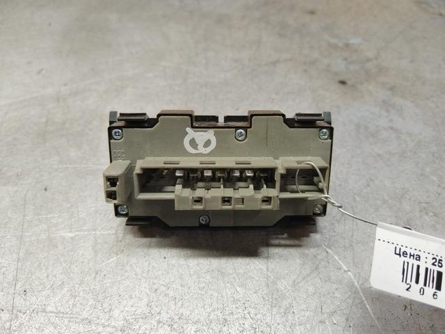 Кнопка аварийной сигнализации YEIM5H Mercedes C W202 купить с доставкой