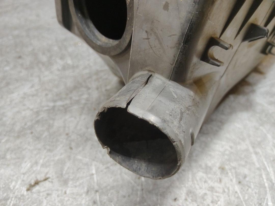 Корпус воздушного фильтра K7M9RY Rover 600 купить с доставкой