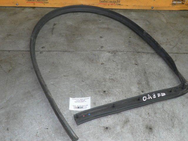 Уплотнитель двери передней правой 301839 Opel Astra - Фото 1