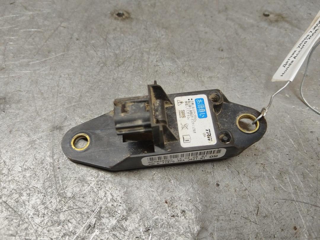 Датчик удара 7J60QW Honda Accord