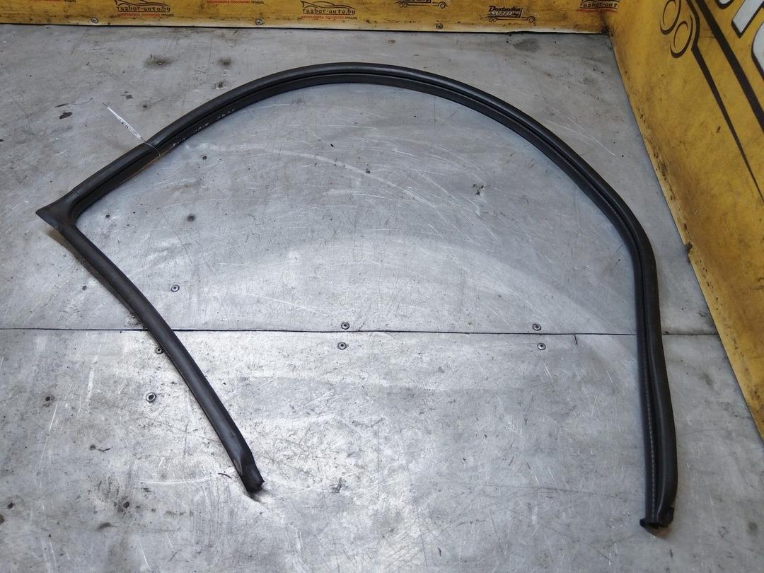 Уплотнитель двери передней правой AKC5WS Volvo V40 - Фото 1