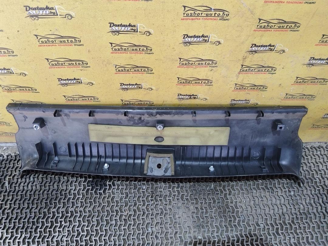 Накладка замка багажника 7DKVDI Opel Astra купить в магазине запчастей бу