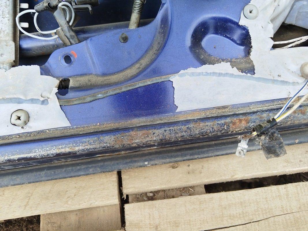 Дверь передняя левая UFZ759 Fiat Palio undefined