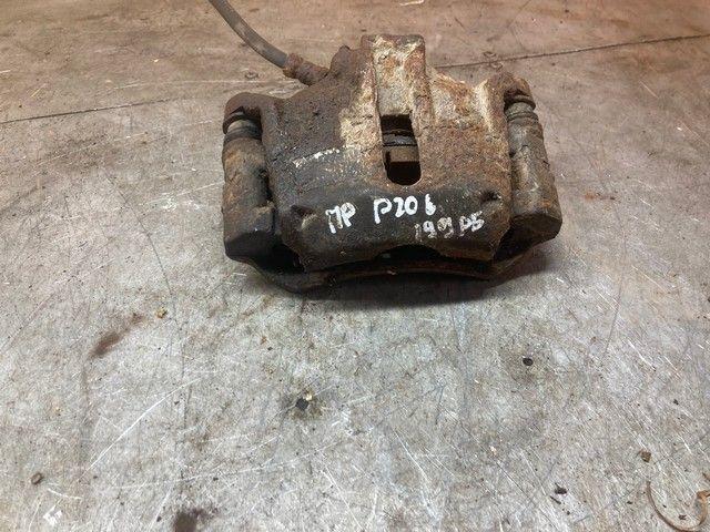 Суппорт передний правый WG71HM Peugeot 206