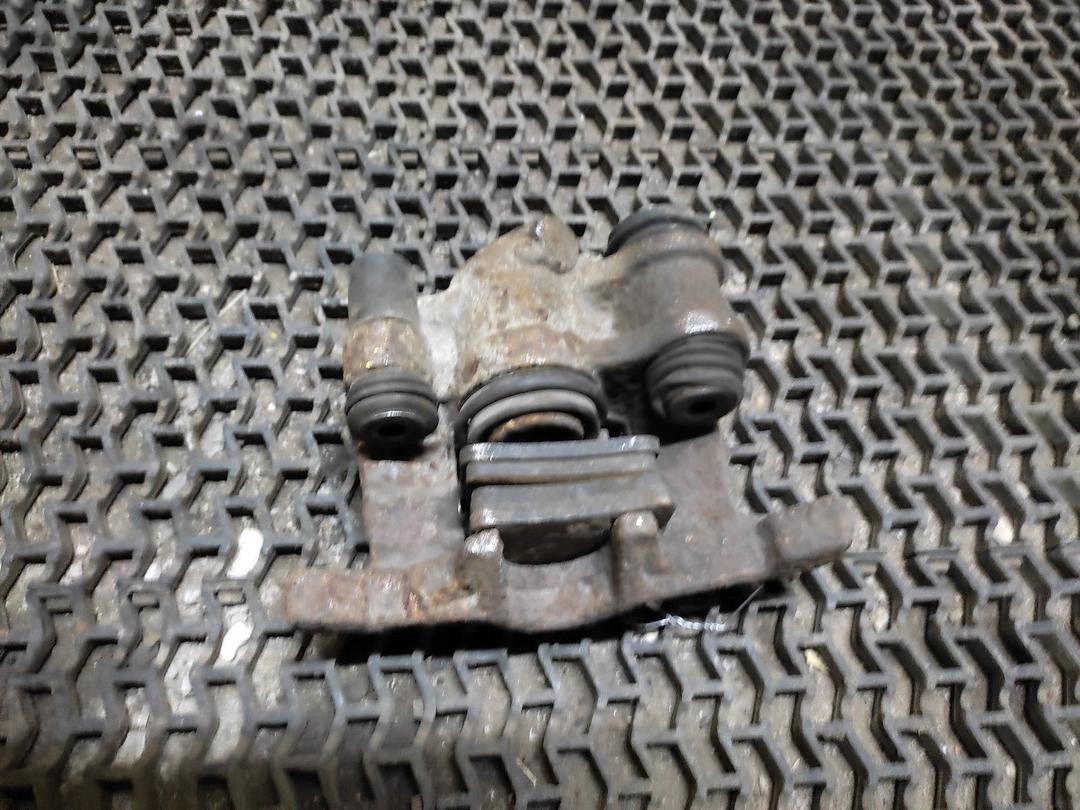 Суппорт задний правый X81XNU Peugeot 406 купить