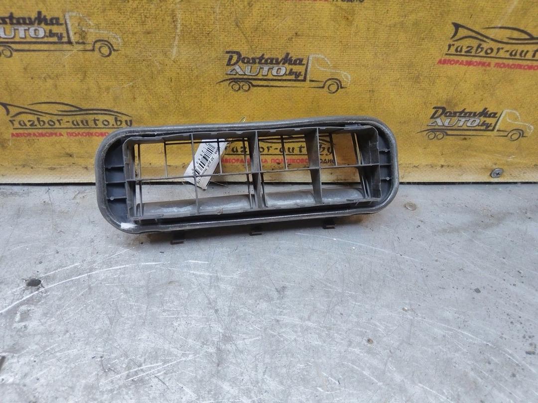 Решетка вентиляции кузова 2PFGD4 Nissan Micra - Фото 1