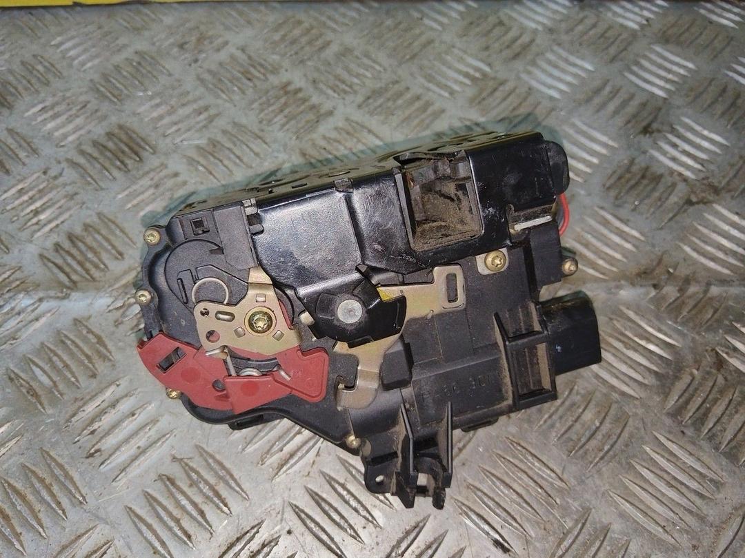 Замок двери передней правой A77PLG Audi A4 купить с доставкой