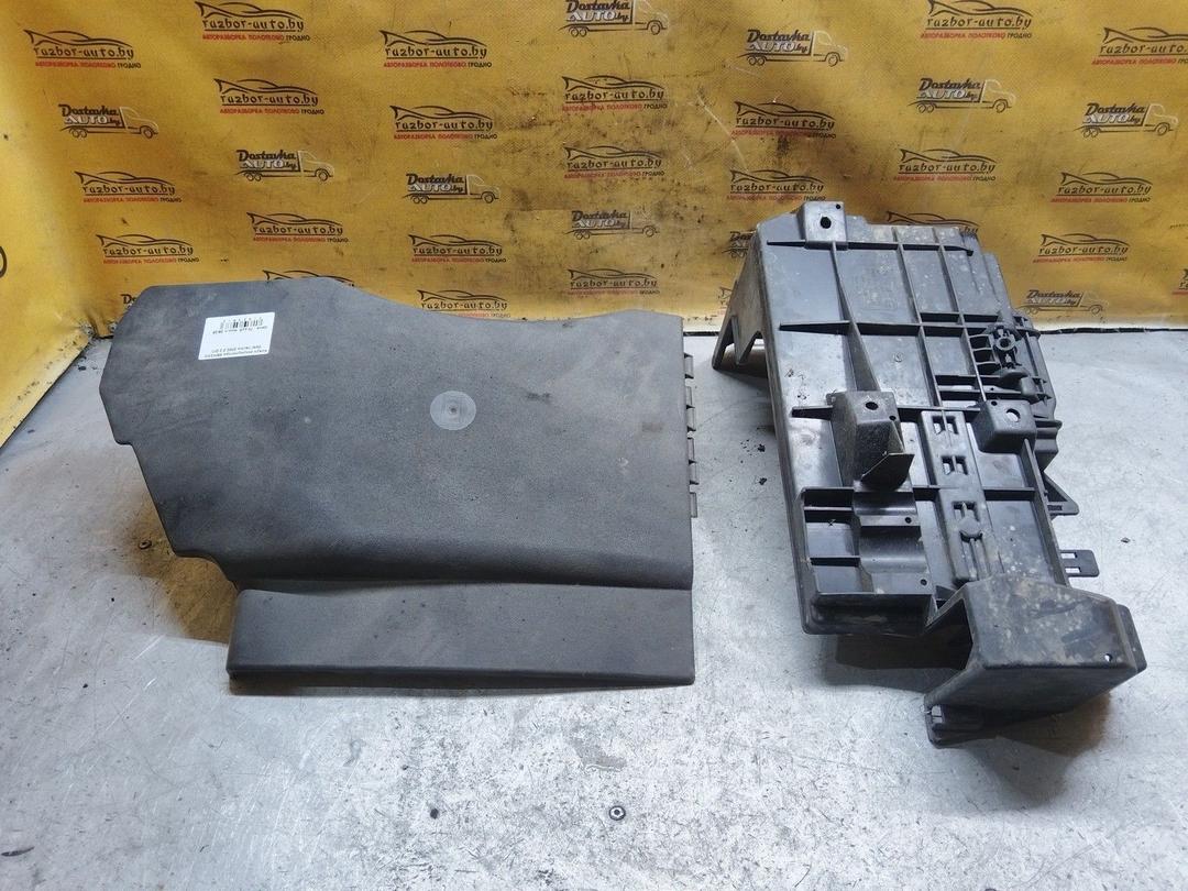 Кожух аккумулятора 9BM2XM Opel Vectra