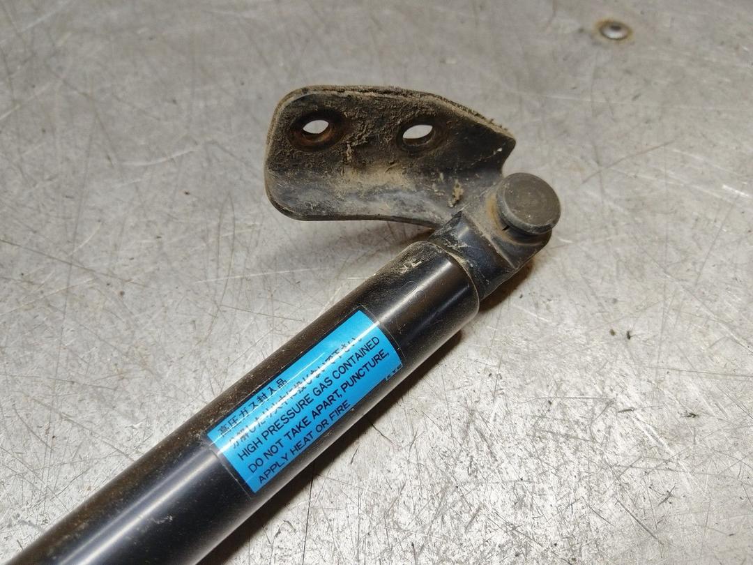 Амортизатор крышки багажника (3-5 двери) 3BLP18 Mazda Premacy - Фото 3