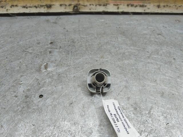 Крепление (крючок) солнцезащитного козырька 5AAP6A Honda FR-V - Фото 3