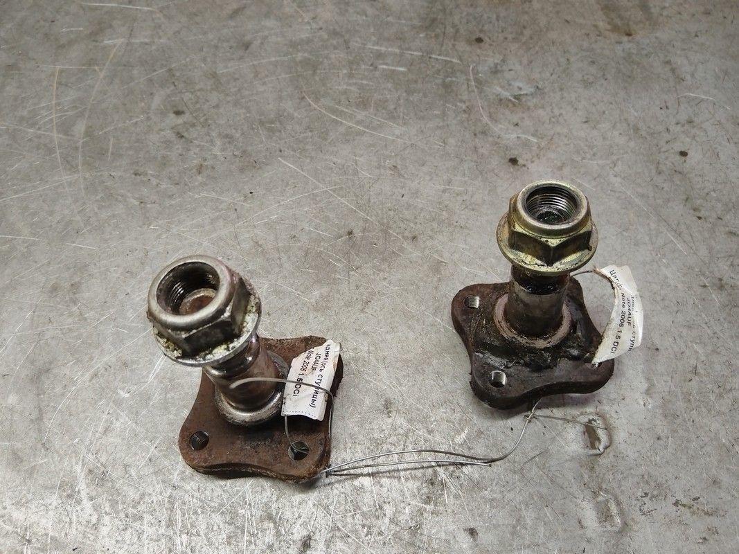 Цапфа задняя (ось ступицы) JO4AUF Nissan Note