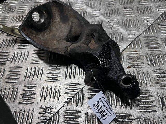 Кронштейн двигателя D81MI4 Mazda MPV