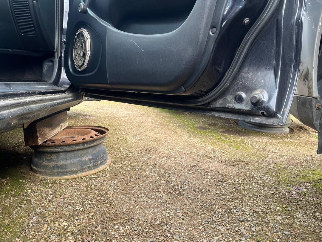 Дверь передняя правая UPMZ6O Mitsubishi Carisma купить в магазине запчастей бу