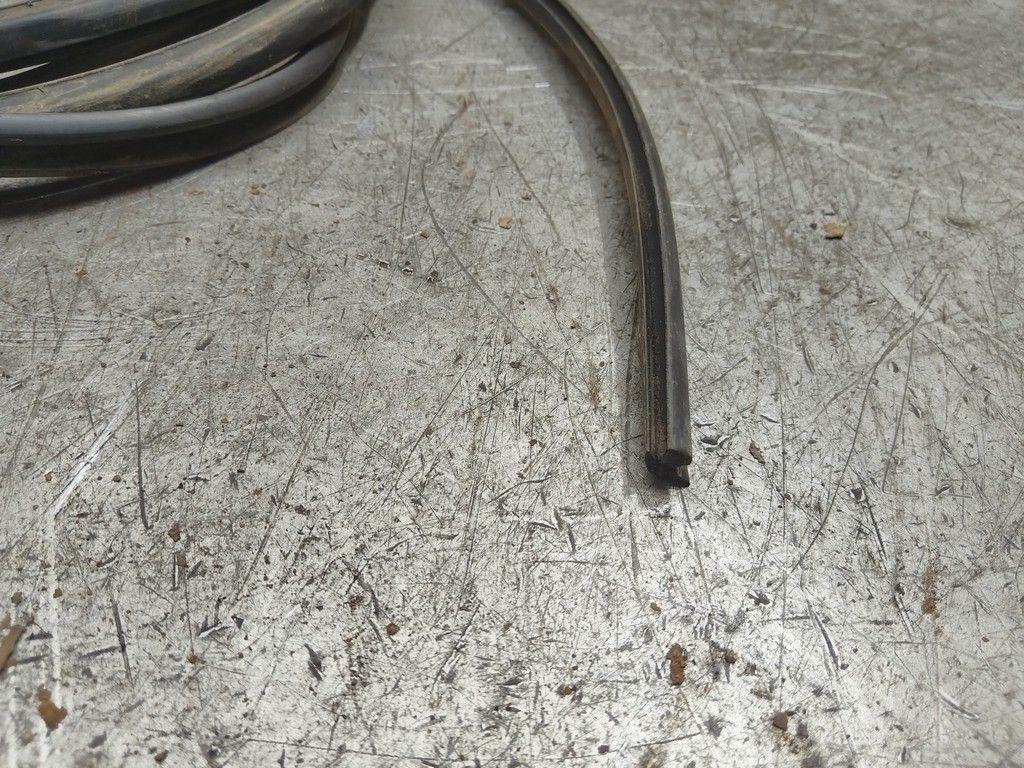 Уплотнитель стекла лобового ZD9SDV Audi 80 - Фото 2