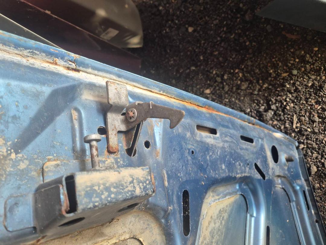 Капот 85RGA1 Peugeot Expert купить с доставкой. Огромный выбор запчастей и марок авто. У нас есть практически все.