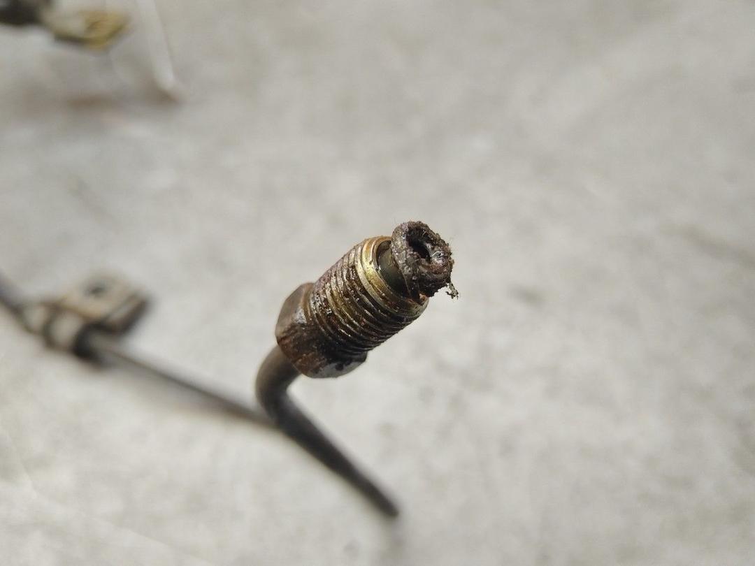 Трубка сцепления X83WQB Mazda Premacy купить с доставкой