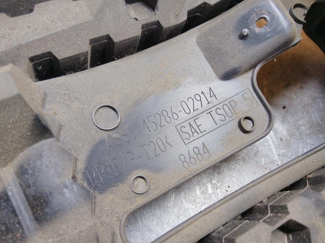 Кожух рулевой колонки LLY5R3 Toyota Corolla купить с доставкой