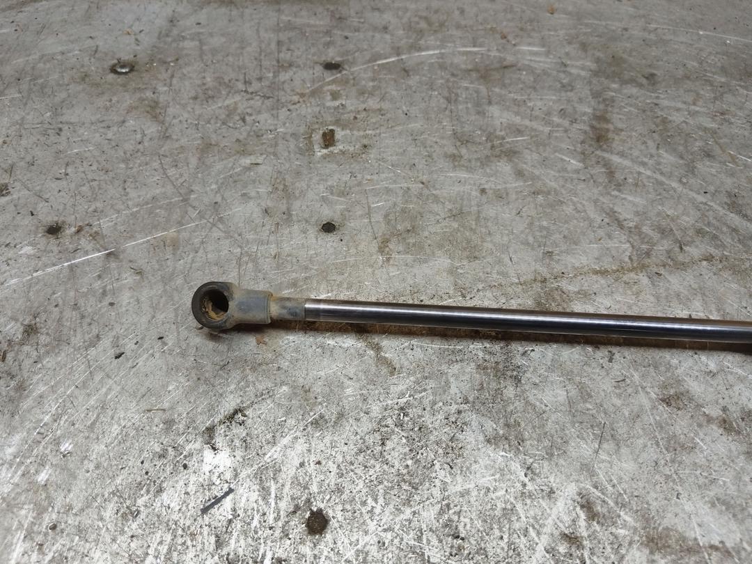 Амортизатор крышки багажника (3-5 двери) AUSA75 Toyota Corolla - Фото 2