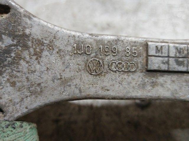 Подушка крепления КПП R03HVC Volkswagen Golf купить на авторазборке