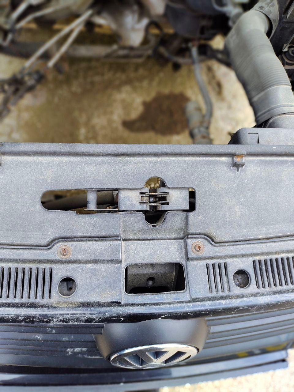 Накладка замка багажника DT1GHC Volkswagen Polo купить