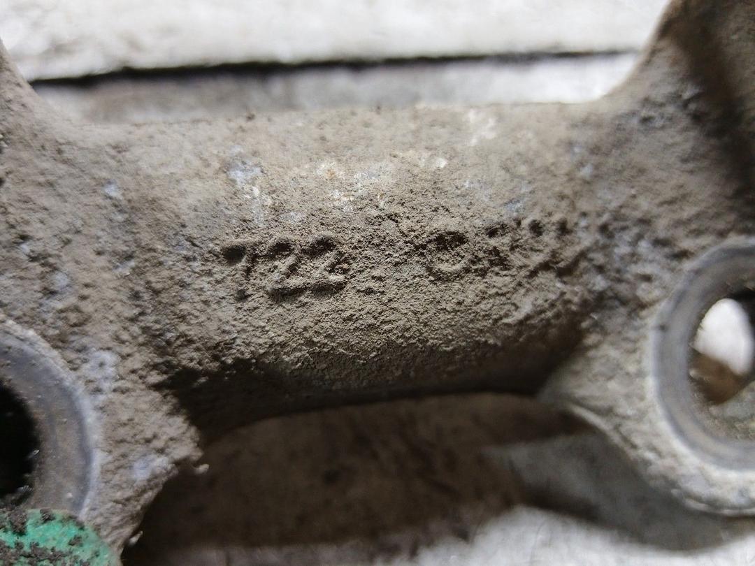 Кронштейн крепления рычага задней подвески O1U96Y Peugeot 406 купить