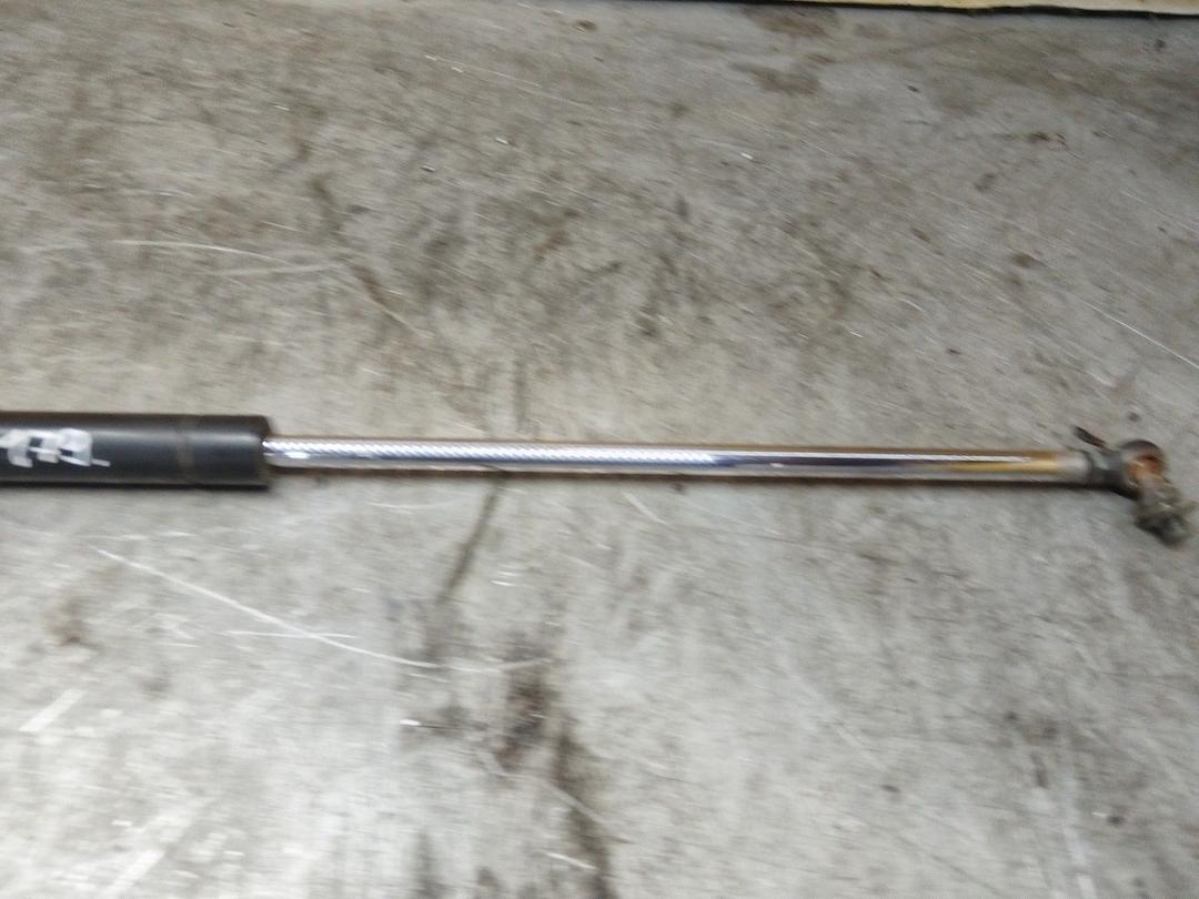 Амортизатор крышки багажника (3-5 двери) O8A2VH Subaru Forester - Фото 2