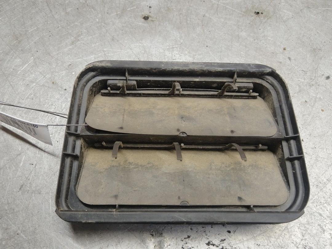 Решетка вентиляции кузова B6EYOG Renault Laguna