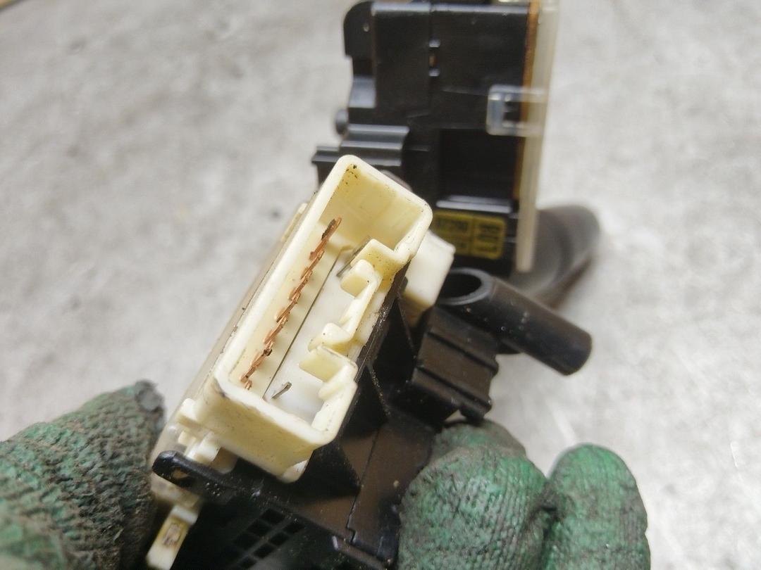 Переключатель подрулевой (стрекоза) C15YR4 Toyota Corolla купить в магазине запчастей бу