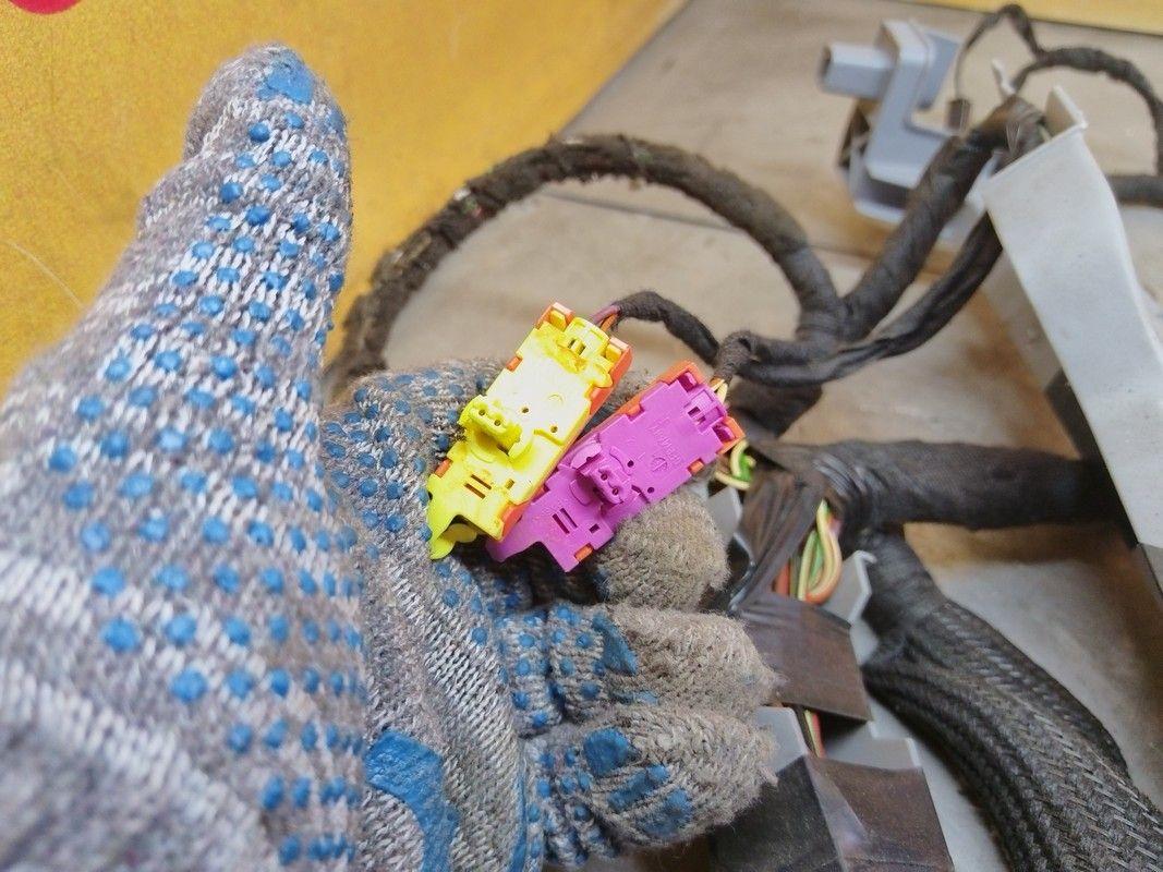 Проводка салона V642X0 Opel Astra undefined