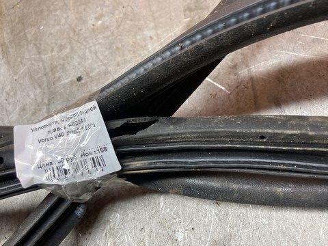 Уплотнитель двери задней правой B6D9A4 Volvo V40 купить с доставкой