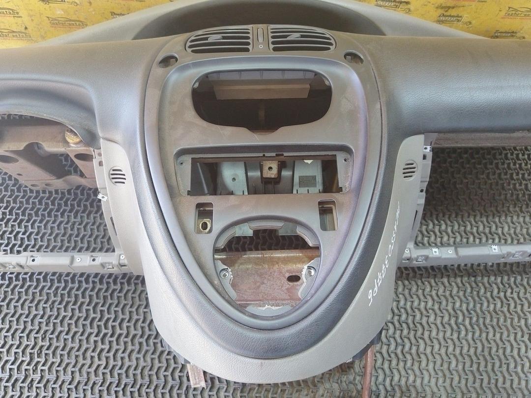 Панель передняя салона (торпедо) I04CUJ Citroen Xsara Picasso - Фото 3