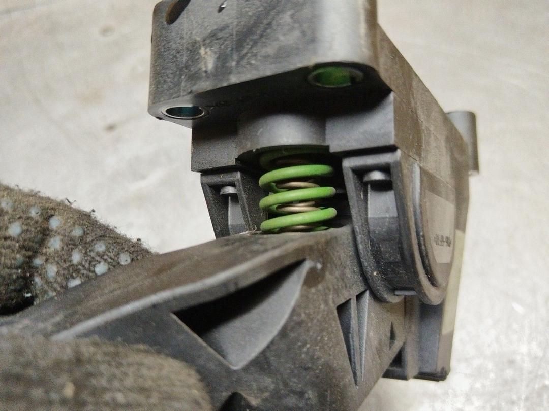 Педаль газа 764P6T Alfa Romeo 147 купить на авторазборке