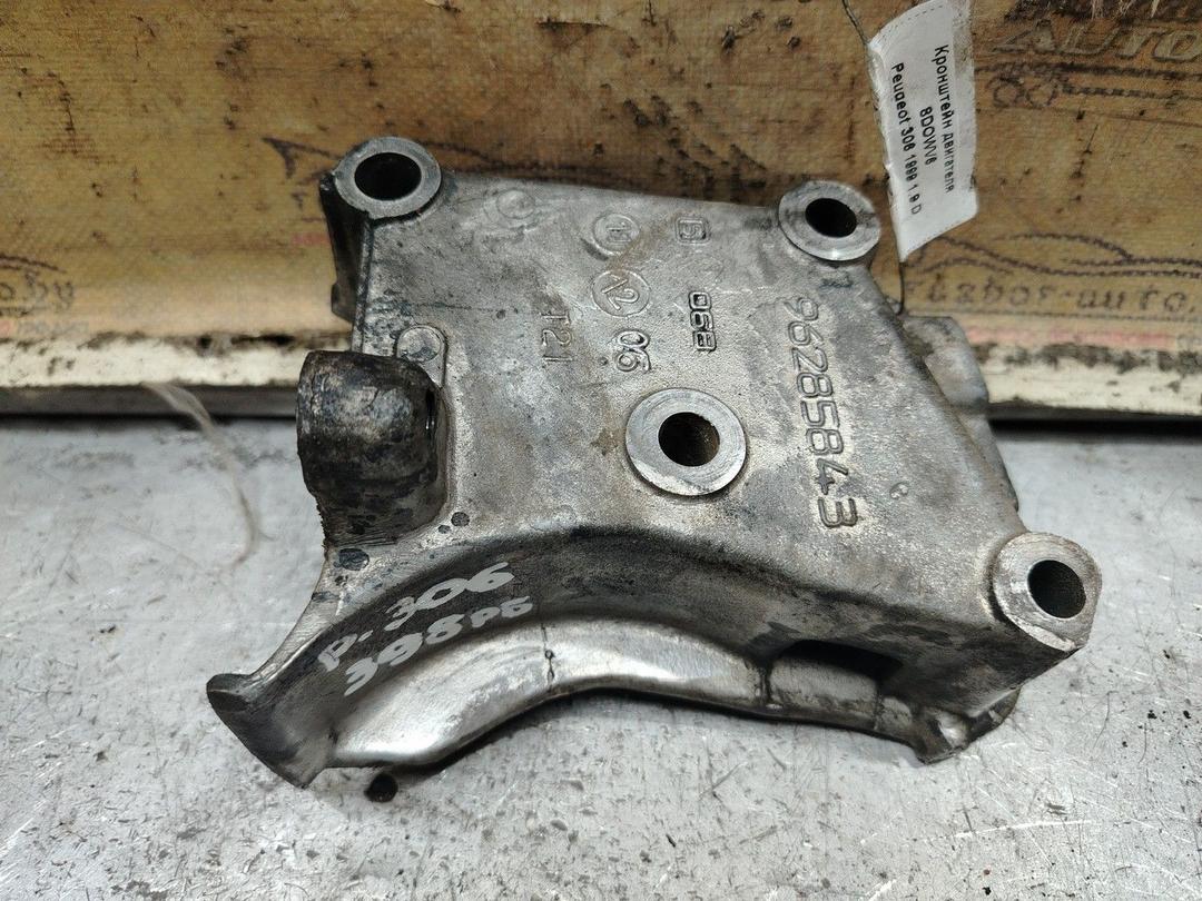 Кронштейн двигателя 8DOWV6 Peugeot 306 - Фото 1