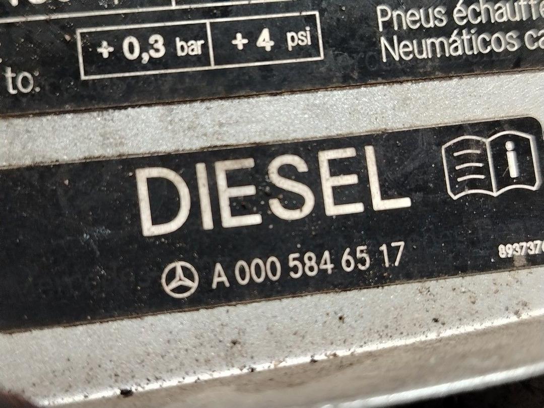 Лючок топливного бака KJD0U7 Mercedes E W211 - Фото 4